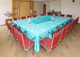 Hotel Fireside Inn & Suites