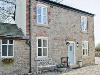 Donadea Cottage