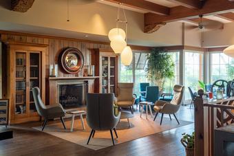 Hotel Grotto Bay Beach Resort