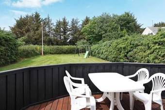 Three-bedroom Holiday Home In L�kken 52