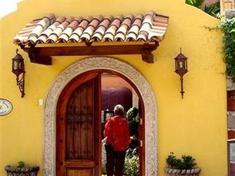 Bed & Breakfast Casa Tres Leones