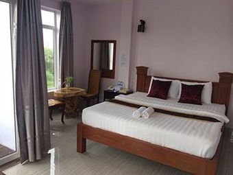 Ocean Breeze Hotel & Sky Bar