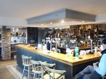 Hostal The Crown & Kitchen