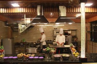 Hotel City The Village