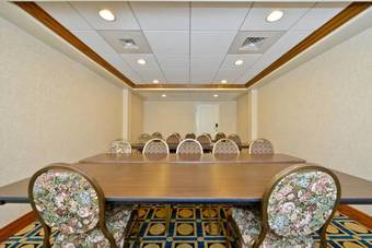 Hotel Baymont Inn And Suites - Effingham