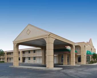 Hotel Baymont Inn & Suites Sandusky