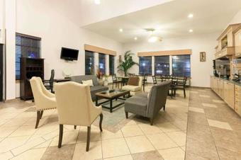 Hotel Super 8 By Wyndham Tulsa/downtown/east