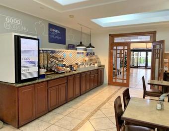 Holiday Inn Express Hotel And Suites Alice