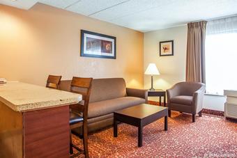 Hotel Quality Suites Milwaukee Airport