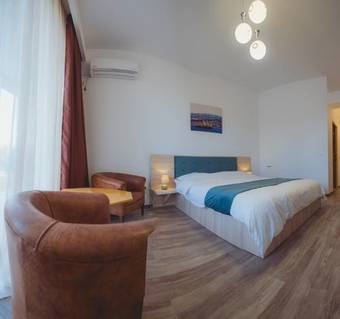 Q Hotel