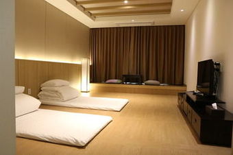 Pinehills Hotel