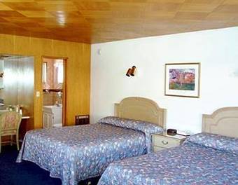 Motel Ferrari's Crown Resort