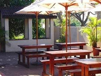 Hotel Tradewinds Country Inn