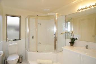 Dolphin House By Shoalwater Executive Homes