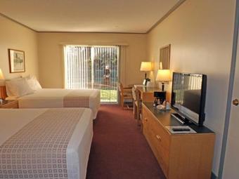 Riviera Village Green Hotel Complex