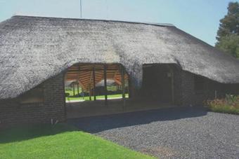 Bed & Breakfast African Flair Country Lodge