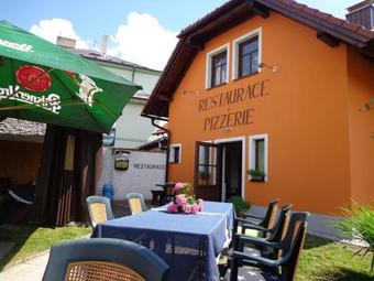 Hostal Penzion A Restaurace U Strnada