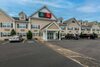 Hotel Fireside Inn & Suites