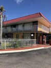 Hotel Express Inn And Suites