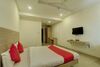 Hotel Oyo 26739 Arasu Regency