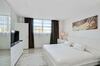 1 Bedroom +den Bay View Or620