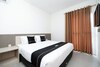 Hotel Oyo 2298 Jebres House Syariah