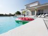 Luxury Villa In Aigne With Swimming Pool