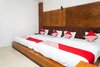 Hostal Oyo 681 Wisma Family Raya