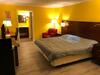 Hotel Dragon Inn & Suites