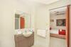 Centrally Located Apartment 1020