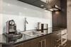 Melbourne Cbd Apartment With Pool And Gym Near Shops