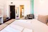 Hostal Guest House Theona