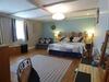 Hostal The Cross Guest House