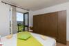 Apartment Laurel Leaf