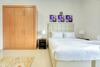 Studio Apartment In Lincoln Park A By Deluxe Holiday Homes