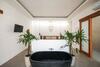 Kiki Village Bathtub