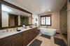 Spacious Elegance, 5 En-suites, Hiking Trail To Town, Packed With Amenities!