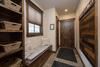 Spacious Elegance, 5 En-suites, Hiking Trail To Town, Packed With Amenities!
