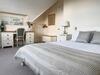 Regal Retreat Modern 2 Bed Apartment 400m From Sea