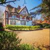 Regal Retreat Modern 2 Bed Apartment 400m From Sea