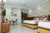 Hotel 8th Mile Suites