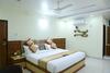 Hotel 8th Mile Suites