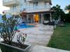 �zel Havuzlu Geni? Ferah Bah�eli M�stakil Villa