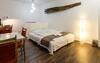 Quiet Courtyard Apartment (kb6)