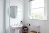 Hostal Whispering Oaks Guest House