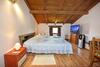 Hostal Holiday House Lena