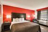 Hotel Clarion Inn & Suites