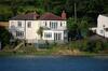 Hostal Riverside Cottage Guesthouse