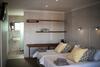 Sweet Thorn Retreat Airport Lodge